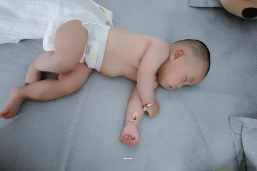 兰州宝宝拉屎有黑色颗粒